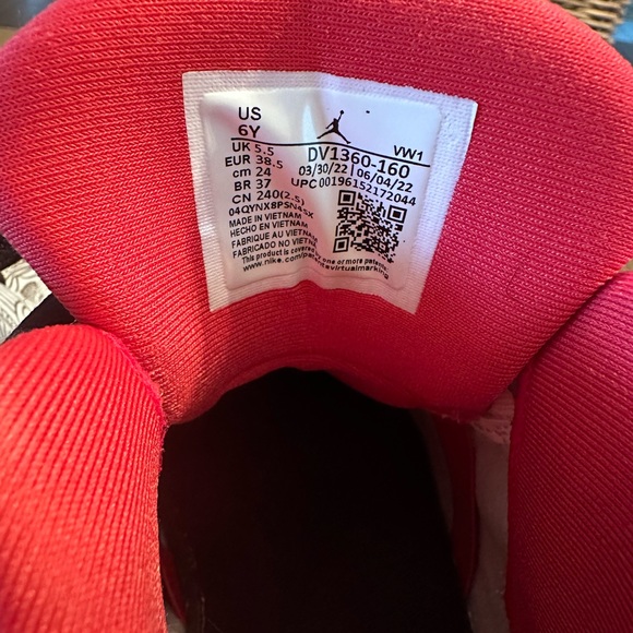 1. Air Jordan Dub Zero Big Kid size 6 red and black, used inside only - Picture 5 of 6